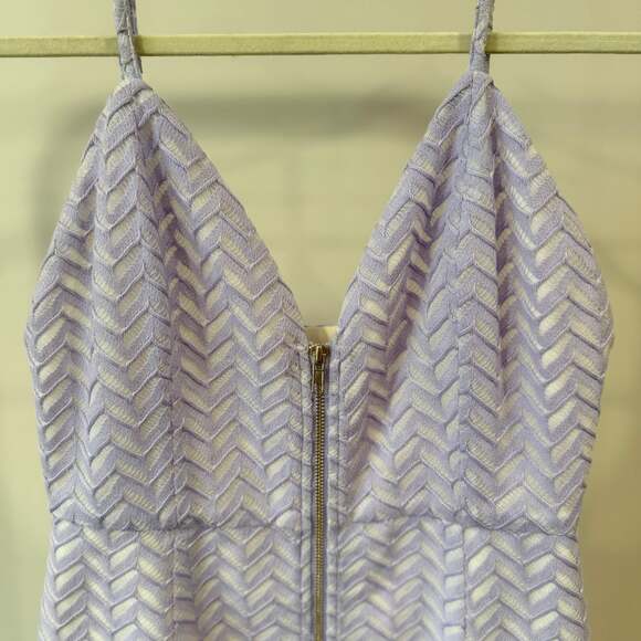 Elliatt - Revolve Lilac Zip Front Dress- Size L Retails $170-$200 - Picture 3 of 7